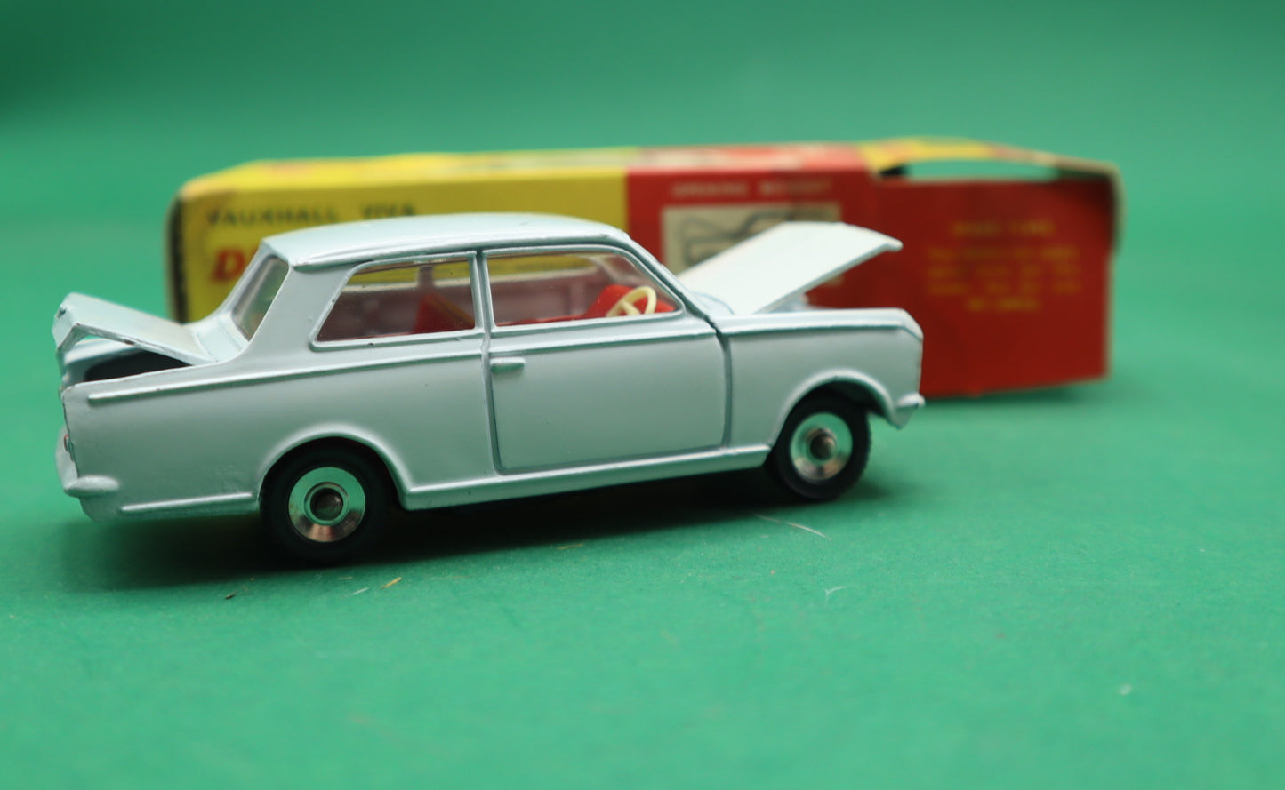 DINKY TOYS - 136 - VAUXHALL VIVA - White SCATOLA ORIGINALE 1/43