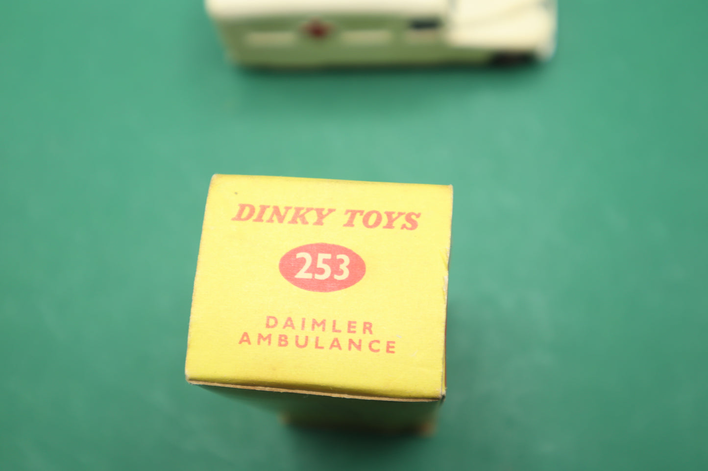 DINKY TOYS - 253 - DAIMLER AMBULANCE - CREMA/ROSSO SCATOLA ORIGINALE 1/43