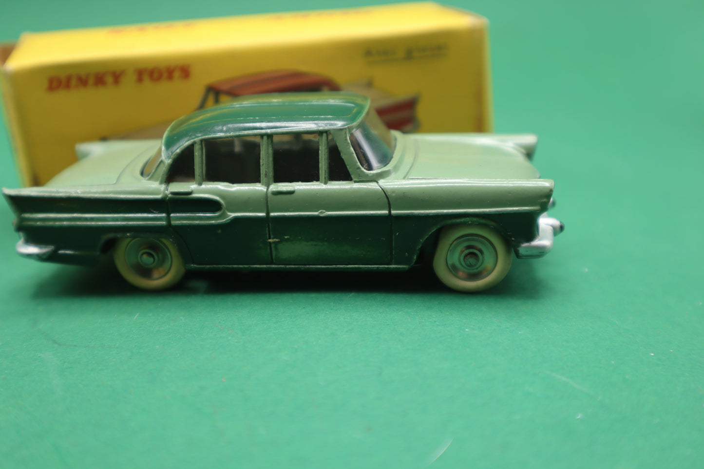 Dinky Toys 24k Simca Vedette "Chambord" with glasses 1/43
