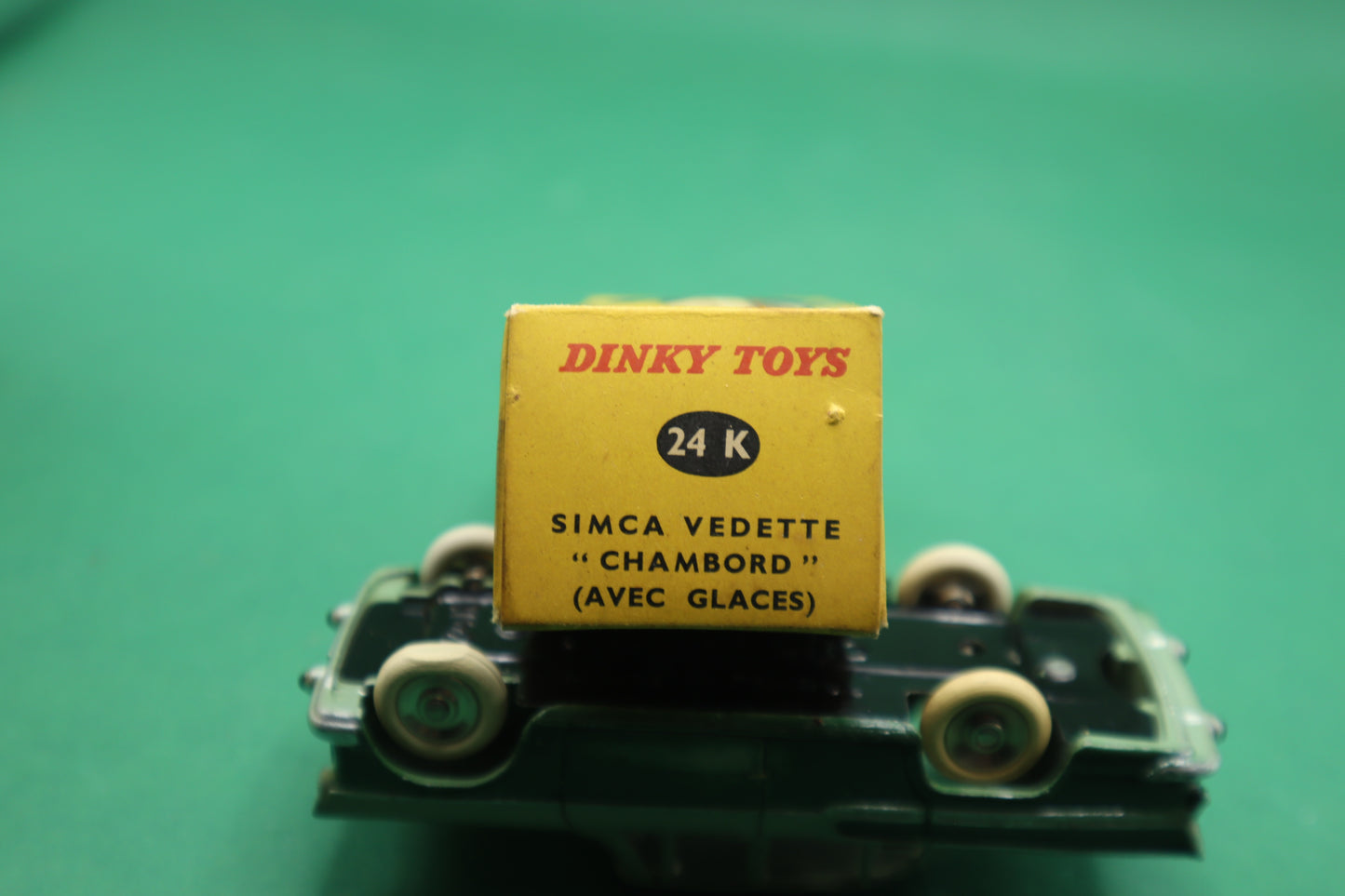 Dinky Toys 24k Simca Vedette "Chambord" with glasses 1/43