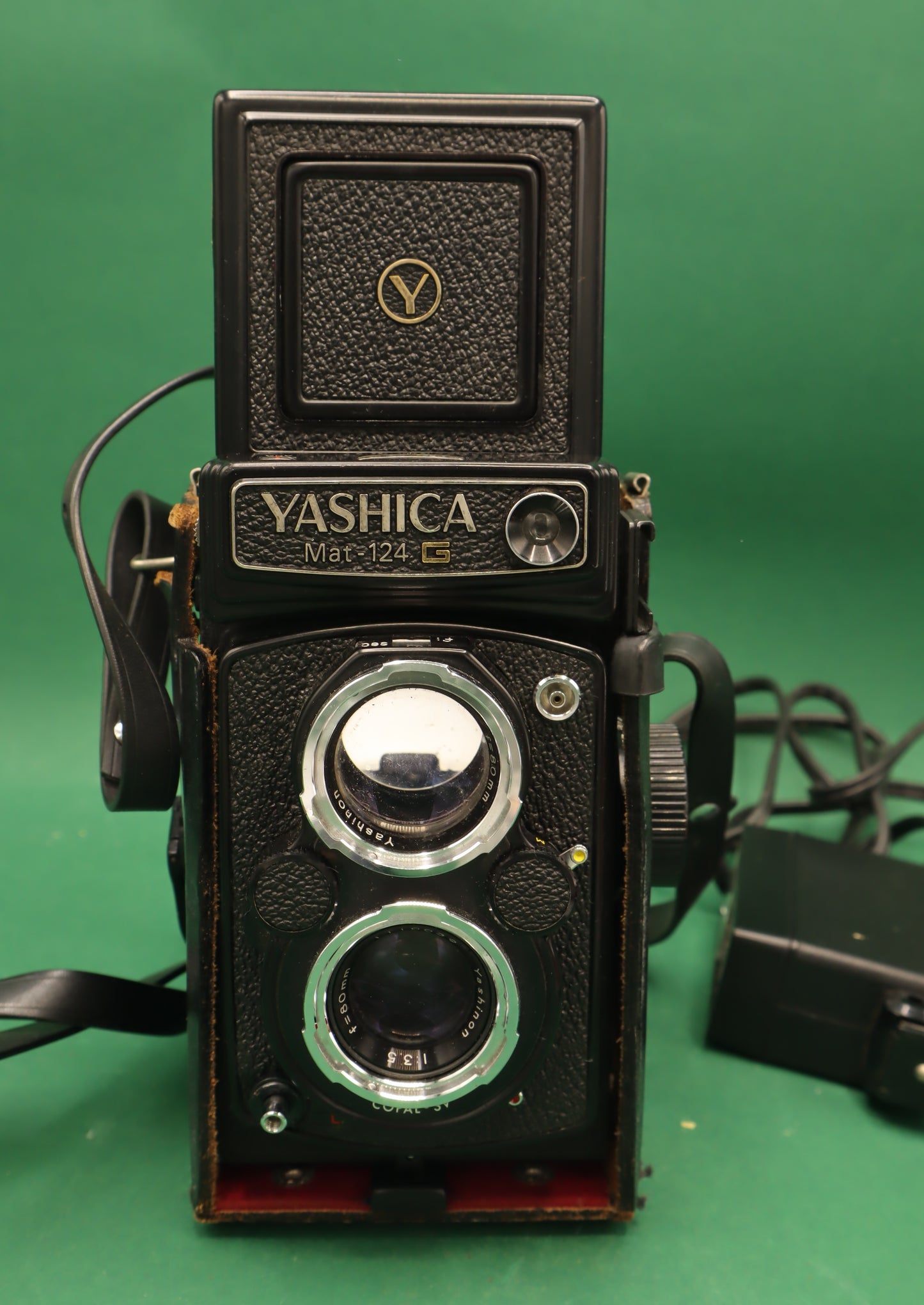 Yashica Mat-124G Medium Format TLR Film Camera 80mm f/3.5 JAPAN