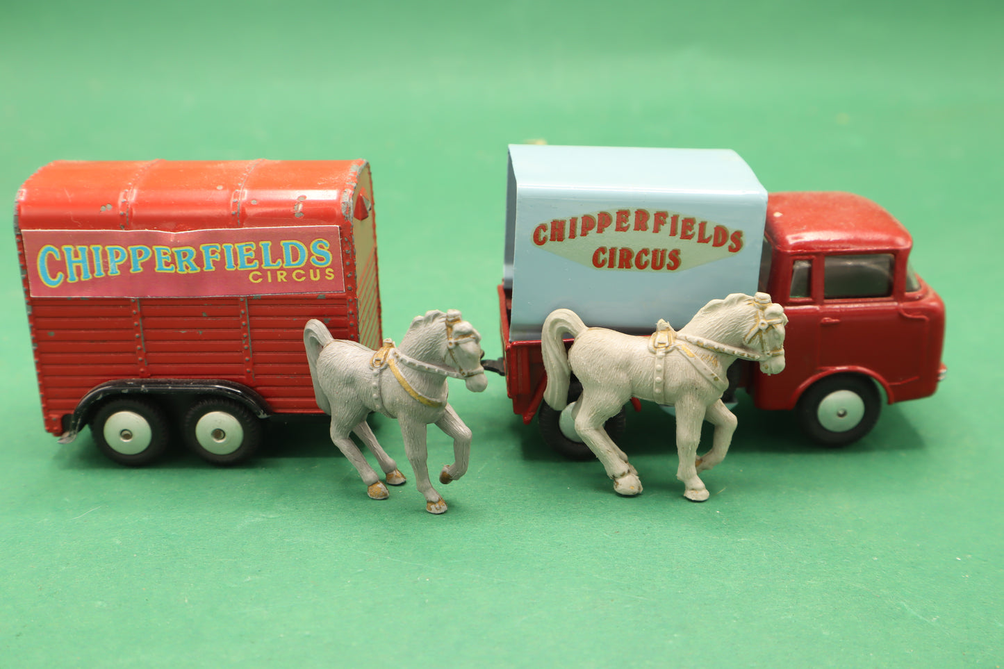 Corgi Camion ´Rice Pony Trailer´ con Jeep FC-150 Circus Chipperfields