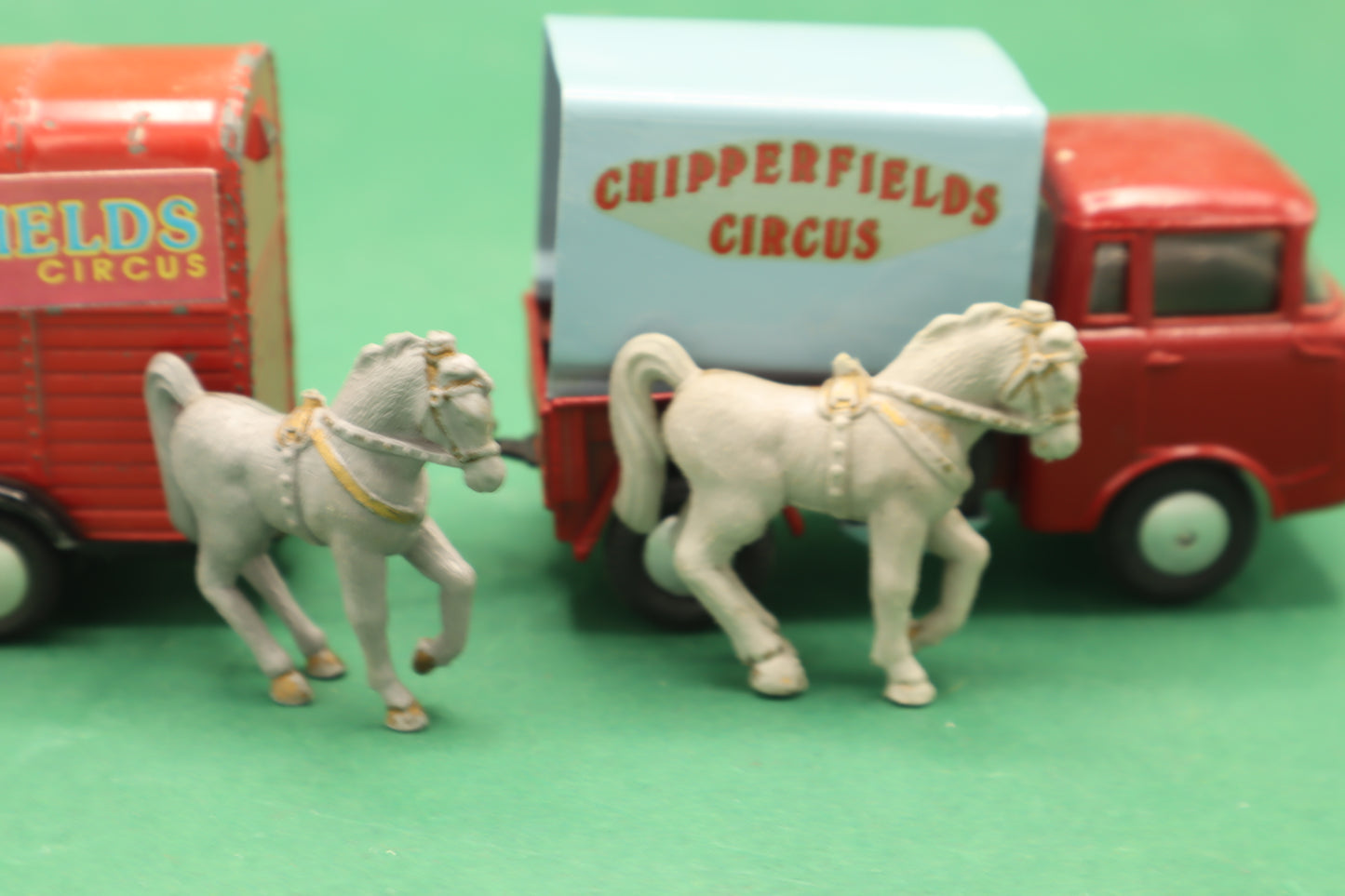 Corgi Camion ´Rice Pony Trailer´ con Jeep FC-150 Circus Chipperfields