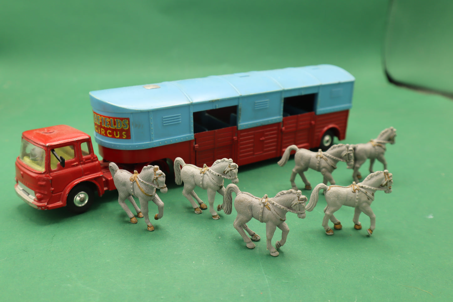 CORGI Major TOYS - Chipperfields Circus- Articulated Horse Box Four hourses -MECCANO ENGLAND. 1/43  Anni 60