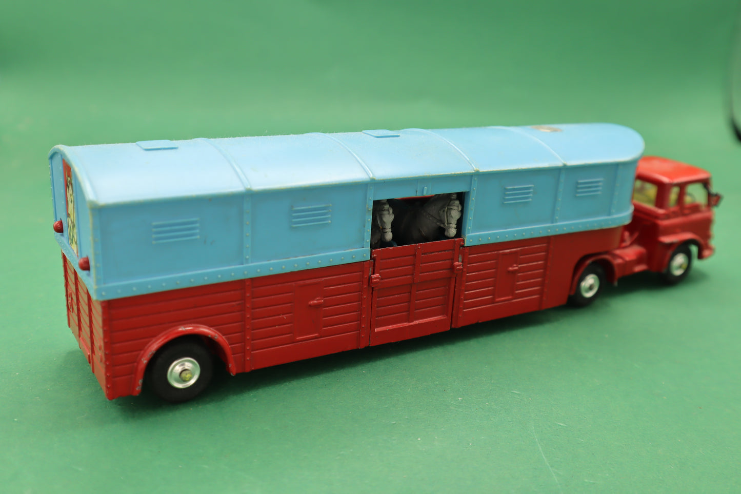 CORGI Major TOYS - Chipperfields Circus- Articulated Horse Box Four hourses -MECCANO ENGLAND. 1/43  Anni 60