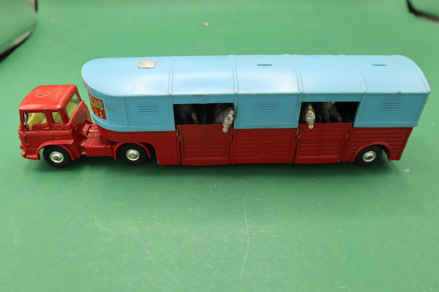 CORGI Major TOYS - Chipperfields Circus- Articulated Horse Box Four hourses -MECCANO ENGLAND. 1/43  Anni 60