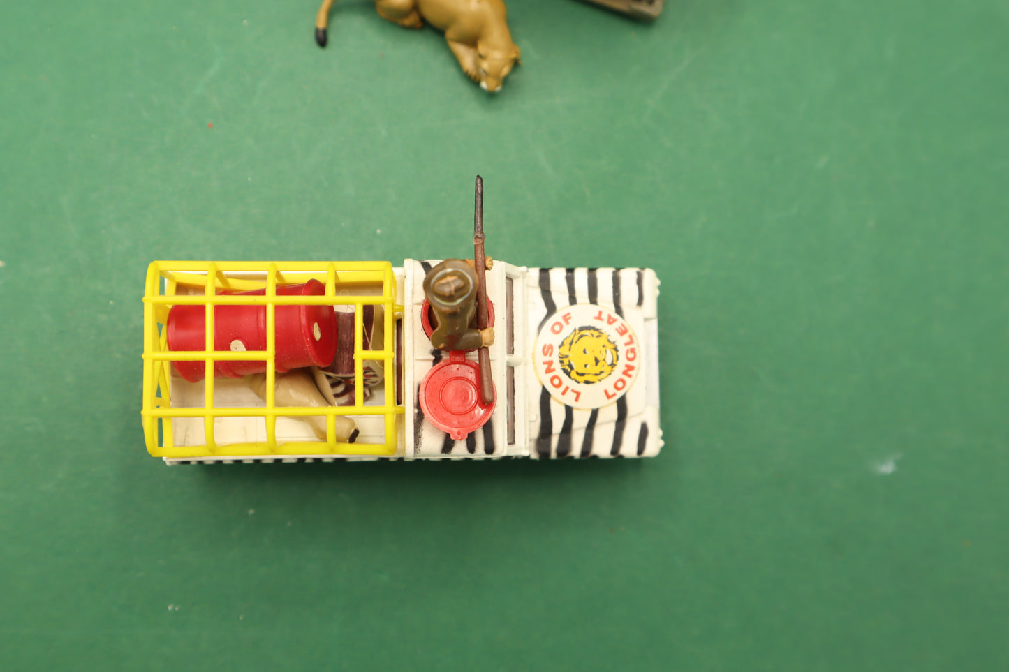 CORGI TOYS - Land Rover 109 Pickup Truck Lions of Longleat Zebra Stripe