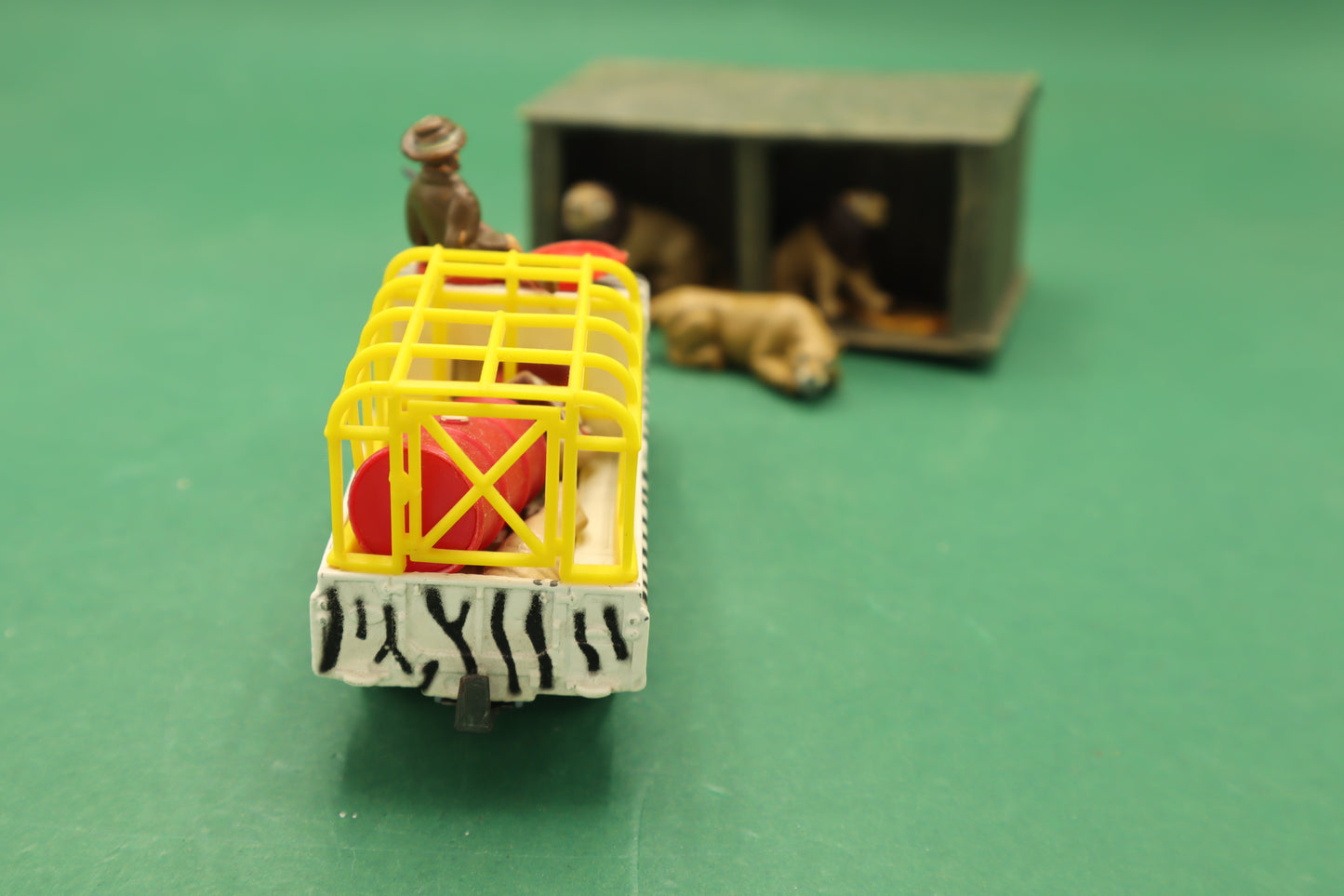 CORGI TOYS - Land Rover 109 Pickup Truck Lions of Longleat Zebra Stripe