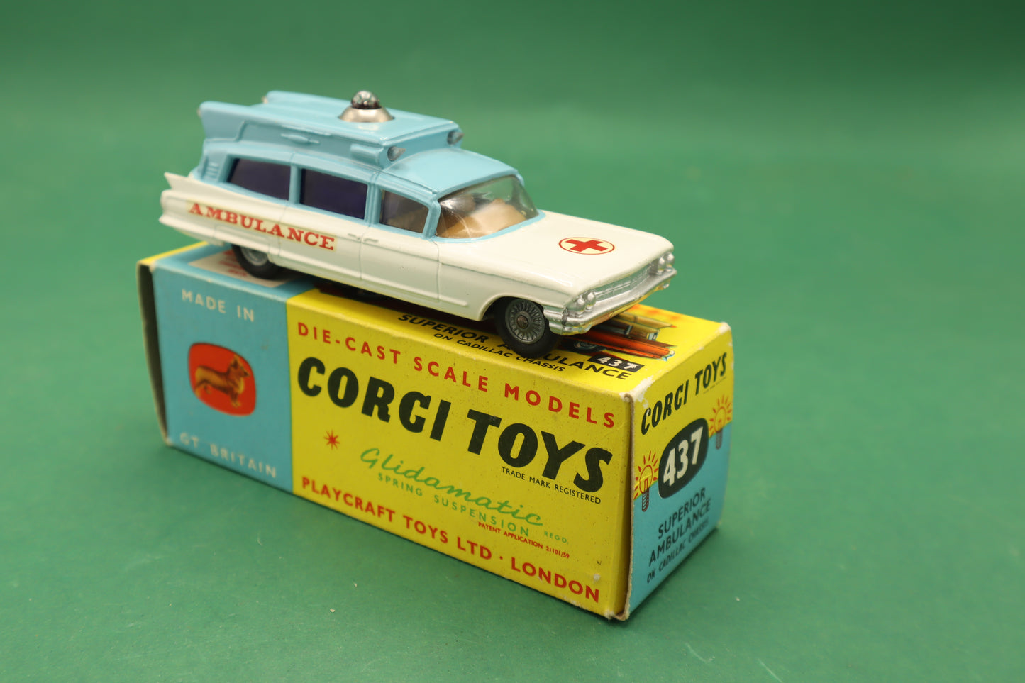 CORGI TOYS -Superior Ambulance on Cadillac Chassis N.437 MECCANO ENGLAND. 1/43 Anni 60