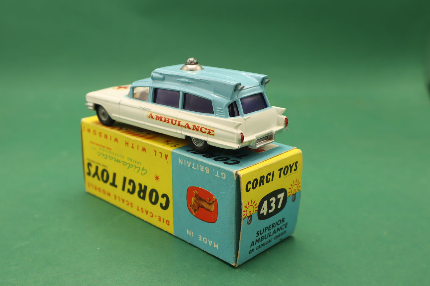 CORGI TOYS -Superior Ambulance on Cadillac Chassis N.437 MECCANO ENGLAND. 1/43 Anni 60