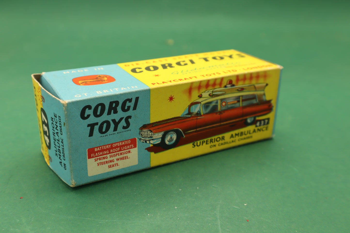 CORGI TOYS -Superior Ambulance on Cadillac Chassis N.437 MECCANO ENGLAND. 1/43 Anni 60
