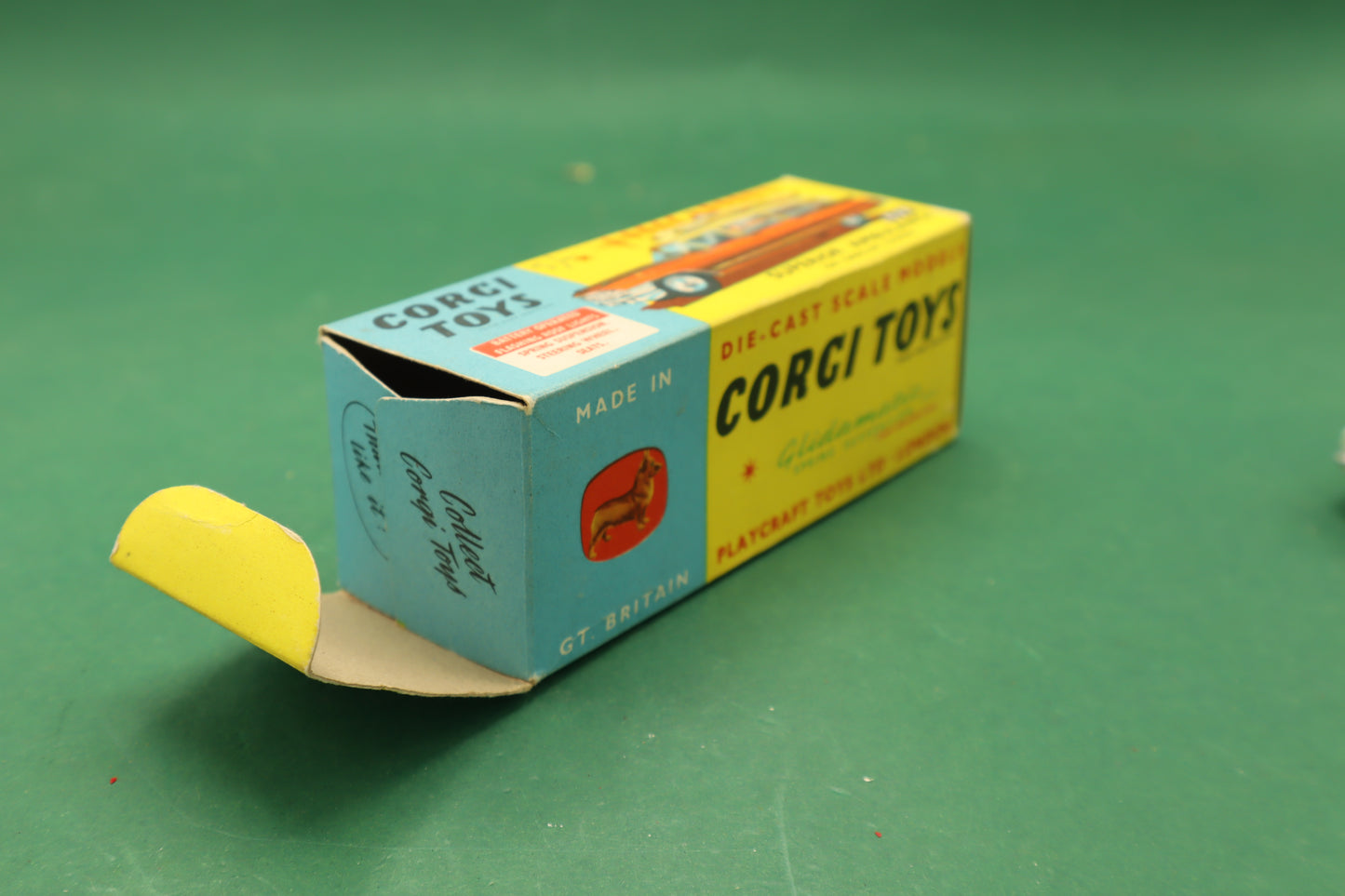 CORGI TOYS -Superior Ambulance on Cadillac Chassis N.437 MECCANO ENGLAND. 1/43 Anni 60