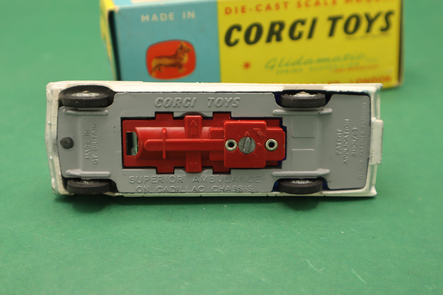 CORGI TOYS -Superior Ambulance on Cadillac Chassis N.437 MECCANO ENGLAND. 1/43 Anni 60
