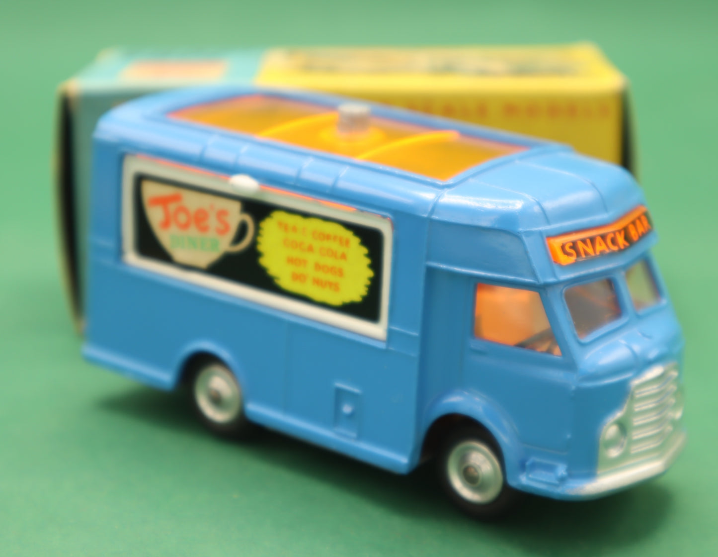 CORGI TOYS - 471 - Smiths Karrier Mobile Canteen van -Made in ENGLAND-  1/43 Anni 60