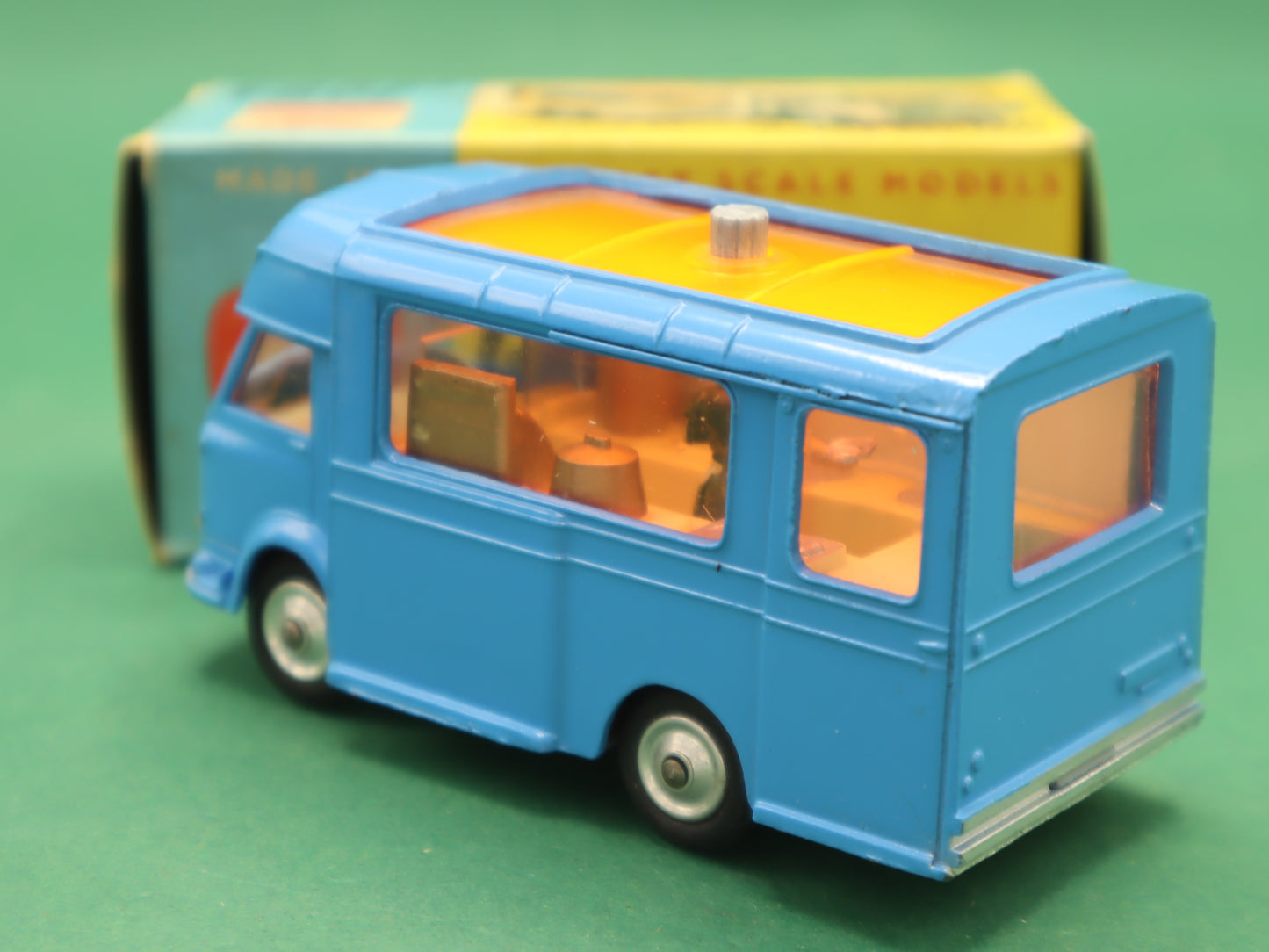 CORGI TOYS - 471 - Smiths Karrier Mobile Canteen van -Made in ENGLAND-  1/43 Anni 60