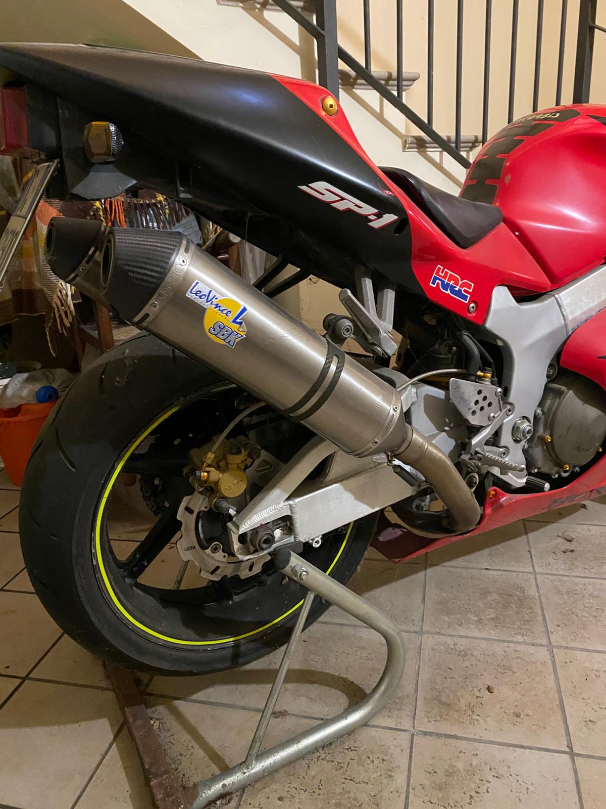 Honda VTR 1000 SP-1 – HRC – Scarichi LeoVince – Pronta pista o collezione
