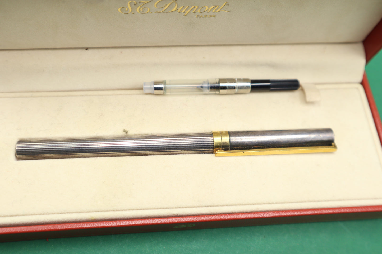 S.T. Dupont Classique- Silver Plated Godron 18K Fine Nib