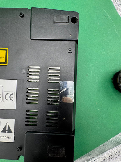 Console Sega Saturn nera con controller e cavi