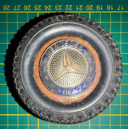 Spazzola circolare a forma di pneumatico con emblema Mercedes-Benz