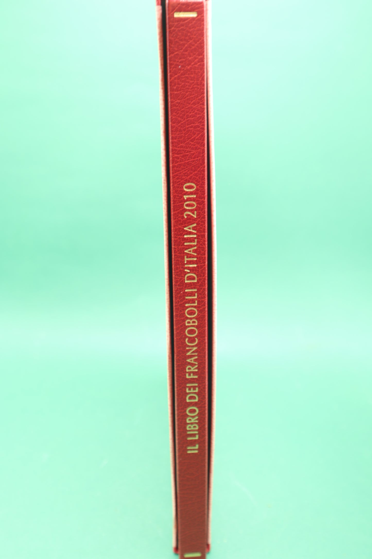 IL LIBRO DEI FRANCOBOLLI D'ITALIA 2010  BUCA DELLE LETTERE.POSTE ITALIANE.