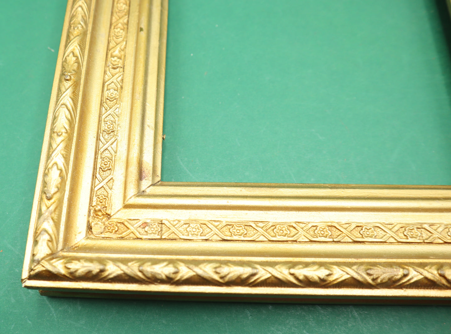 Antique Wooden Golden Picture frame 800 dorata