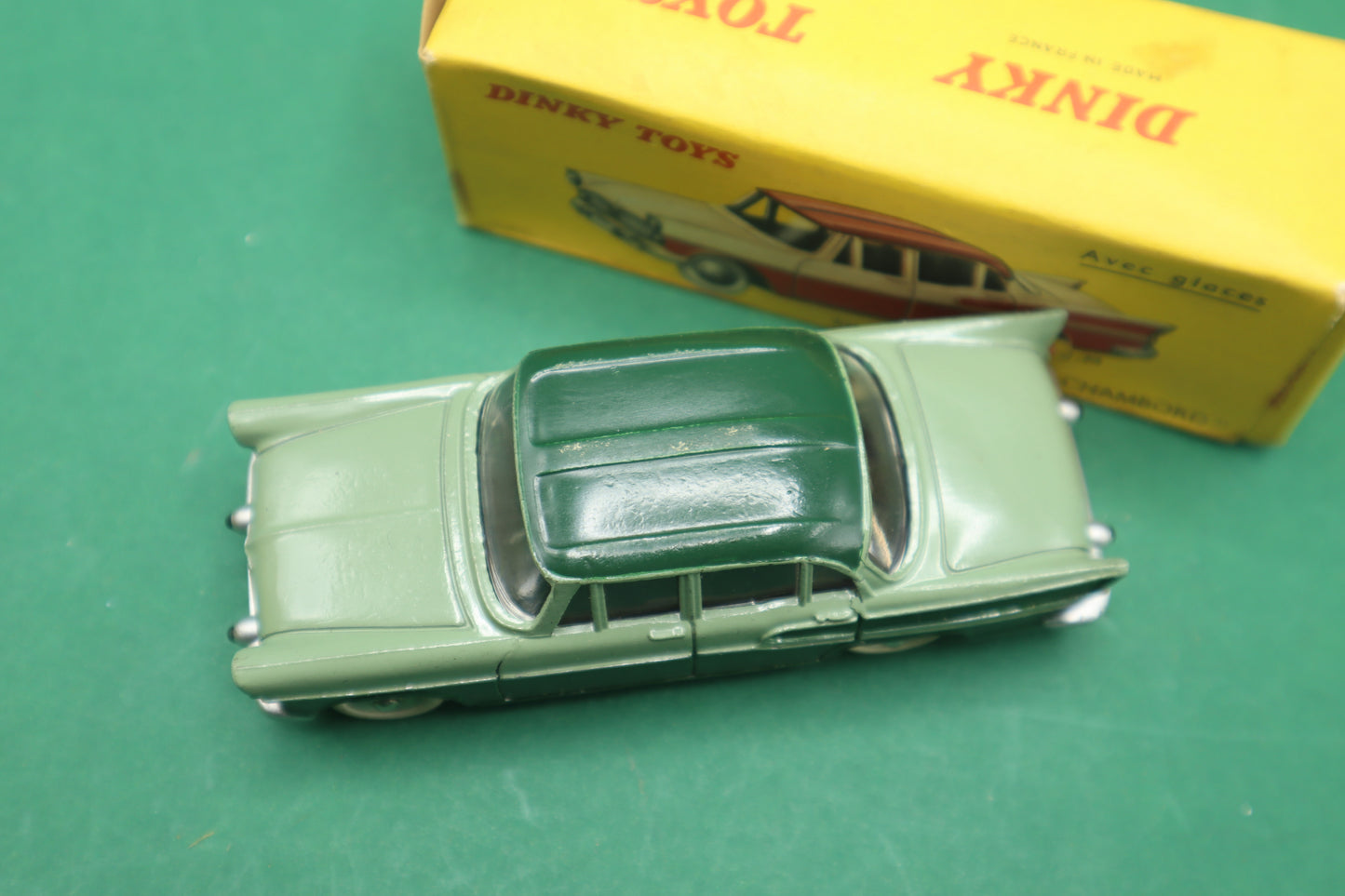 Dinky Toys 24k Simca Vedette "Chambord" with glasses 1/43