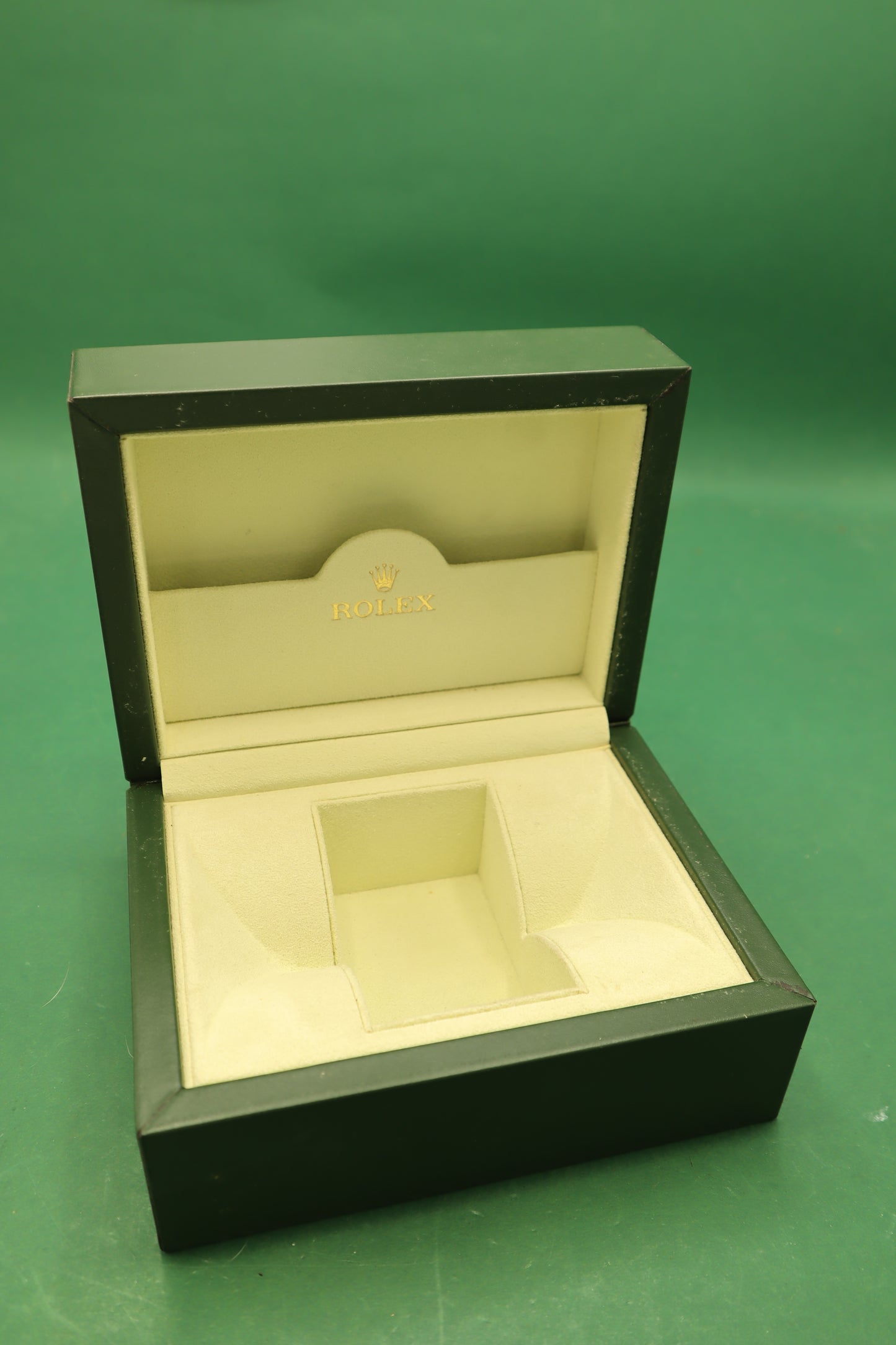 Original Rolex presentation box, reference 30.00.02, ideal to complete your vintage Oyster Perpetual, Datejust, or Air-King set.