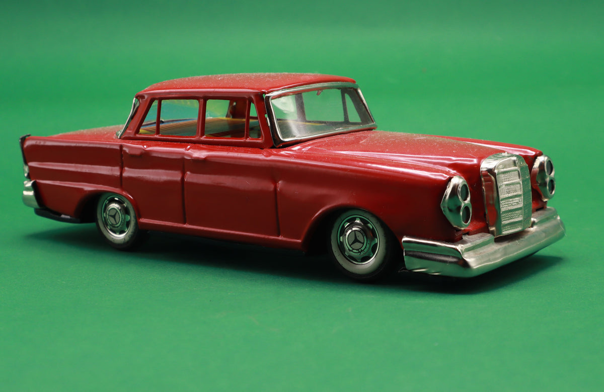 Mercedes in latta giapponese rossa, 28 × 8 cm – vista principale