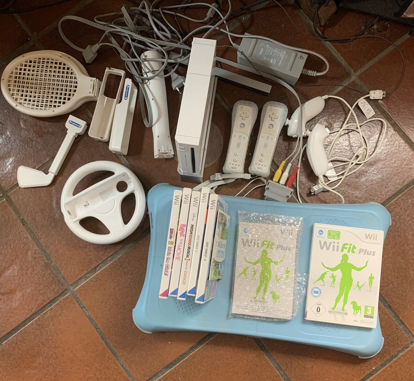Nintendo Wii e Wii Sports  Wii Fit Accessori 7 Giochi Bianca 2 Controller