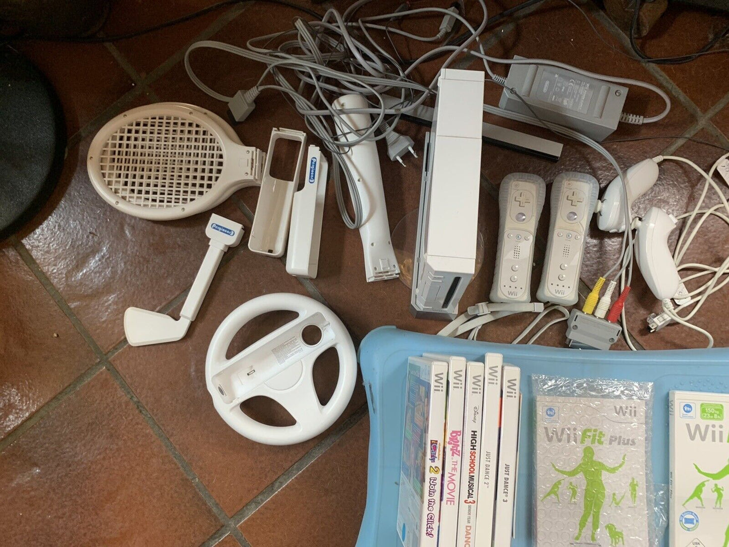 Nintendo Wii e Wii Sports  Wii Fit Accessori 7 Giochi Bianca 2 Controller