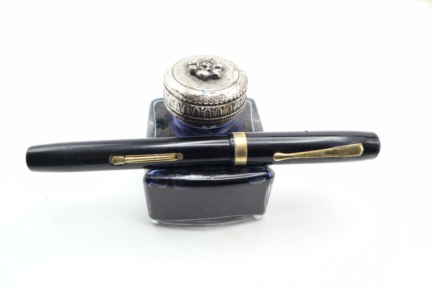 Vintage Waterman's Black celluloid Gold Lever fill Globus 585 nib Fountain Pen