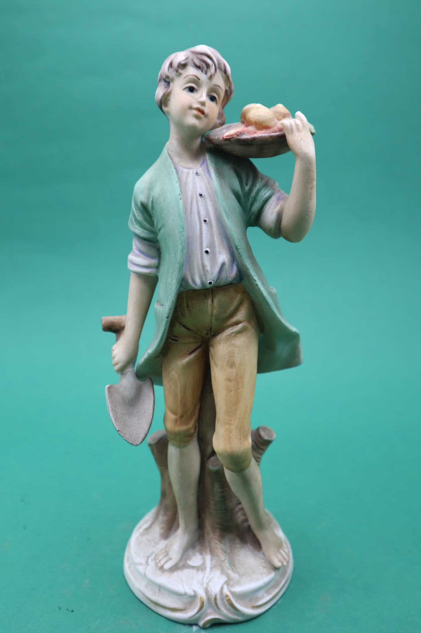 Vintage capo di monte Ragazzo con cibo figurine Italia statue Boy Spade food Italy Collectable