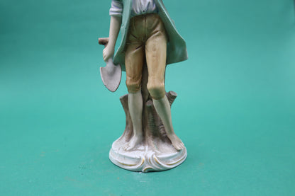 Vintage capo di monte Ragazzo con cibo figurine Italia statue Boy Spade food Italy Collectable