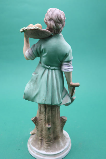 Vintage capo di monte Ragazzo con cibo figurine Italia statue Boy Spade food Italy Collectable